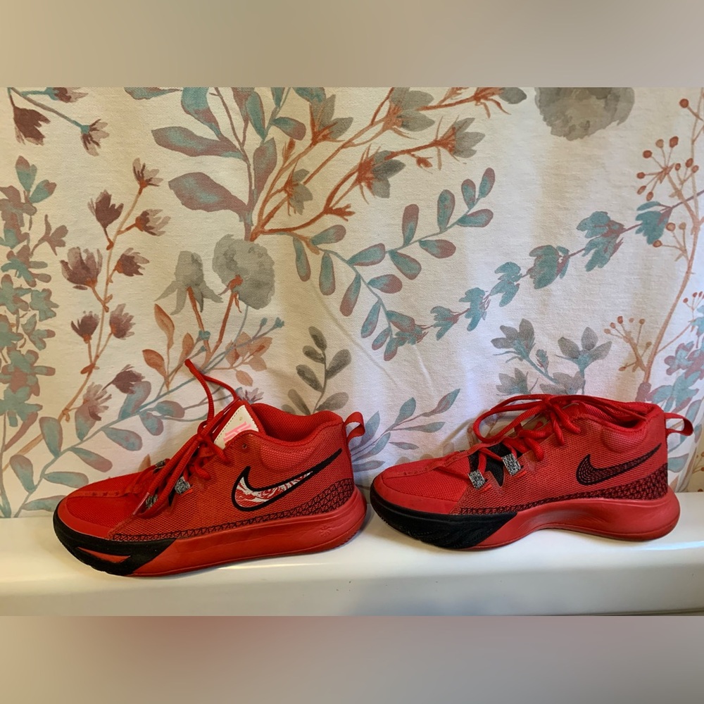 Nike Kyrie Basketball Sneakers-barely Worn 🏀